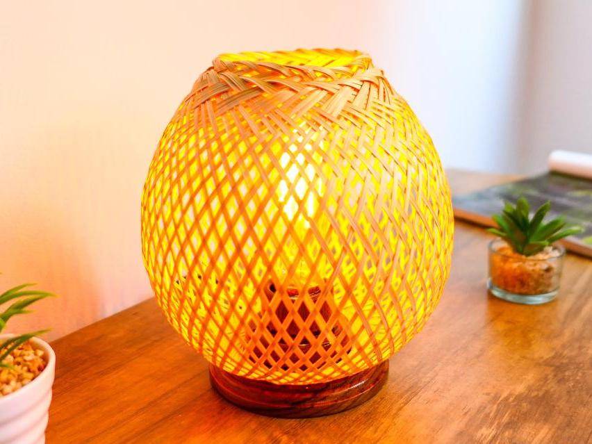 Small wicker deals table lamp